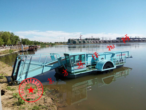 贵州遵义市中桥水库管理局购买的DF-GC85型全自动割草船