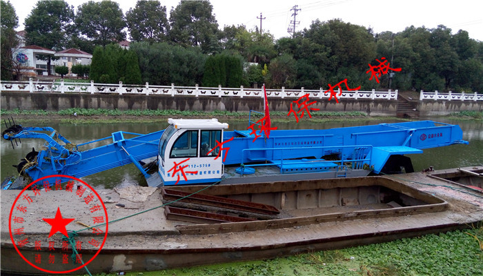湖北襄阳市樊城港集团购买的DFBJ-110 型水面保洁船【工作视频】